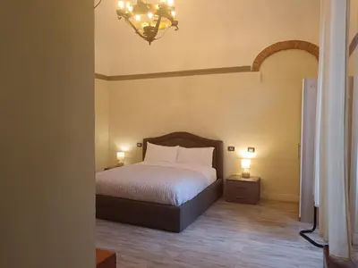 Letto o letti in una camera di Palazzo Guasti Appartamento Il balcone