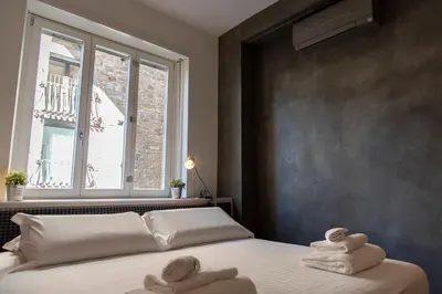 Letto o letti in una camera di PONTE VECCHIO LUXURY AND STYLISH APARTMENT