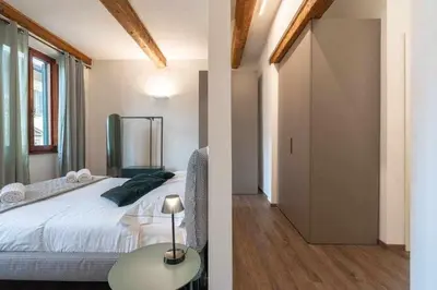 Letto o letti in una camera di Elegant Green Apartment In San Gallo Firenze