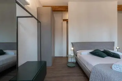 Letto o letti in una camera di Elegant Green Apartment In San Gallo Firenze