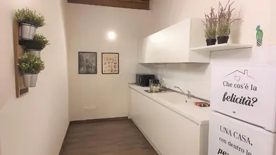Cucina o angolo cottura di Elegant Yellow Apartment In San Gallo Firenze