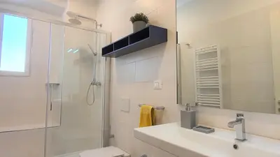 Bagno di Elegant Yellow Apartment In San Gallo Firenze