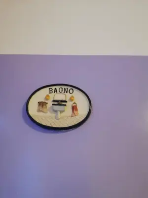 Certificato, attestato, insegna o altro documento esposto da CASA ANTONIETTA