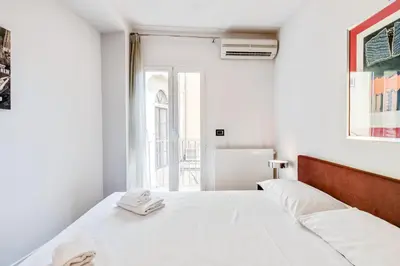 Letto o letti in una camera di GuestHost - Piazza Santa Croce Design Apartment with Balcony
