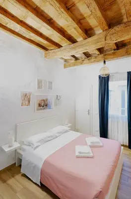 Letto o letti in una camera di Florence David's Guesthouse Steps from Accademia Gallery