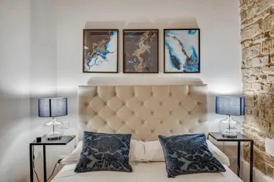 Letto o letti in una camera di GuestHost - Palazzo Pitti Apartment with Terrace