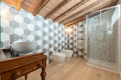 Bagno di Luxury Home Florence vista Cappelle Medicee