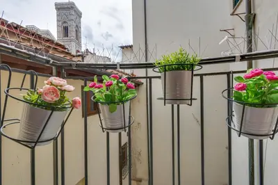 Balcone o terrazza di GuestHost - Duomo View Anna's Apartment