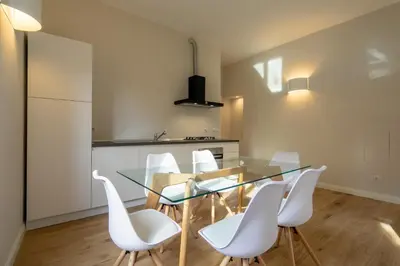 Cucina o angolo cottura di Ponte Vecchio White by Mmega