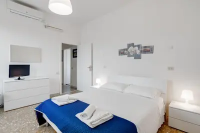 Letto o letti in una camera di GuestHost - Lulli Cozy Apartment with Balcony