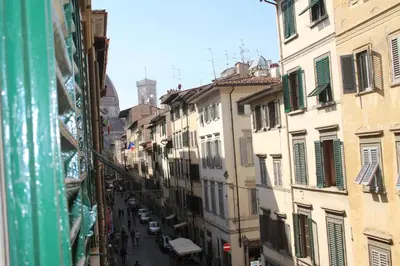 Vista generica su Firenze o vista sulla città dall'interno dell'appartamento