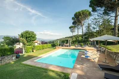Piscina di Villa Collesole by Mmega o nelle vicinanze