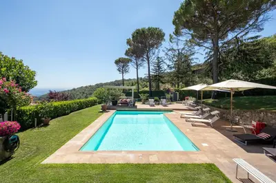 Piscina di Villa Collesole by Mmega o nelle vicinanze