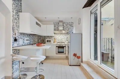 Cucina o angolo cottura di GuestHost - Coverciano Modern Apartment with Patio!