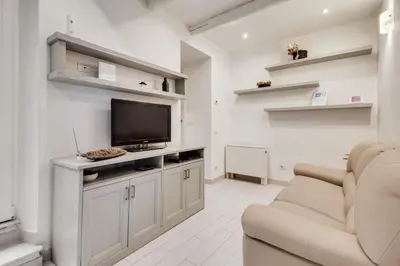 TV o dispositivi per l'intrattenimento presso GuestHost - Coverciano Modern Apartment with Patio!