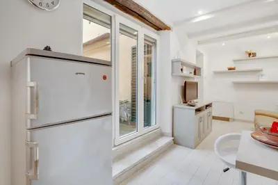 Cucina o angolo cottura di GuestHost - Coverciano Modern Apartment with Patio!
