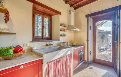 Cucina o angolo cottura di Beautiful Home In Greve In Chianti