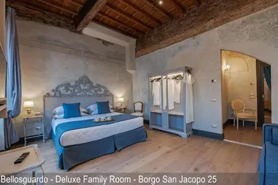 Letto o letti in una camera di Soggiorni D'Arte Apartments by Mamo Florence
