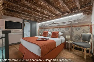 Letto o letti in una camera di Soggiorni D'Arte Apartments by Mamo Florence