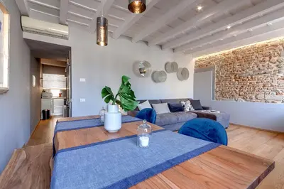 Area soggiorno di San Marco Apartment by Mamo Florence