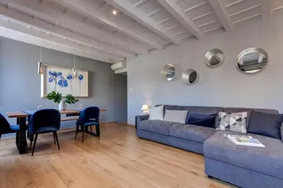 Area soggiorno di San Marco Apartment by Mamo Florence