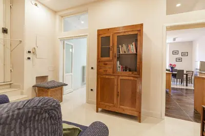 Cucina o angolo cottura di Spacious Three Bedroom Apartment On the Arno