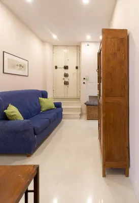 Area soggiorno di Spacious Three Bedroom Apartment On the Arno