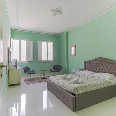 Spacious Three Bedroom Apartment On the Arno