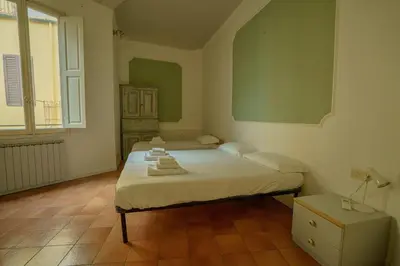 Letto o letti in una camera di Tranquil Suite Near Museums and Train Station