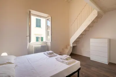 Letto o letti in una camera di Indipendenza House by Mmega
