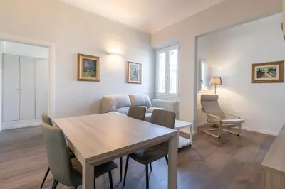 Area soggiorno di Indipendenza House by Mmega
