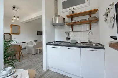 Cucina o angolo cottura di Via Avelli, 4 - Daniela - Florence Charming Apartments - Delightful and bright 3rd-floor apartment without elevator, overlooking one of Florence's most beautiful squares, Exceptionally located for exploring the city