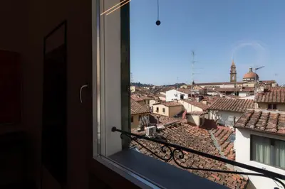 Vista generica su Firenze o vista sulla città dall'interno dell'affittacamere