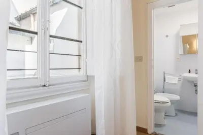 Bagno di GuestHost - Pergola Modern and Cozy Studio