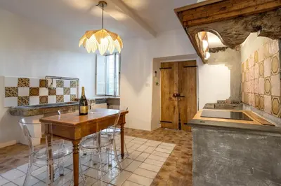 Cucina o angolo cottura di Isola del Pittore casa indipendente in Villa Storica