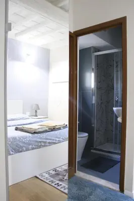 Bagno di Allie's flat