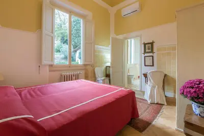 Letto o letti in una camera di 4bdrm elegant apartm in Private Estate, shared Swimmingpool, Maze Garden