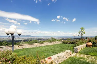 Paesaggio naturale nelle vicinanze della villa