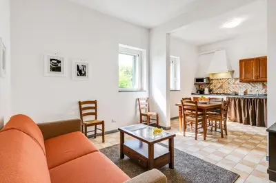 Cucina o angolo cottura di GuestHost - The Country in the City - Parco delle Cascine Apartments