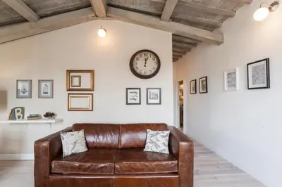 Area soggiorno di Firenze top-floor flat close to Arno