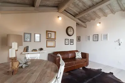 Area soggiorno di Firenze top-floor flat close to Arno