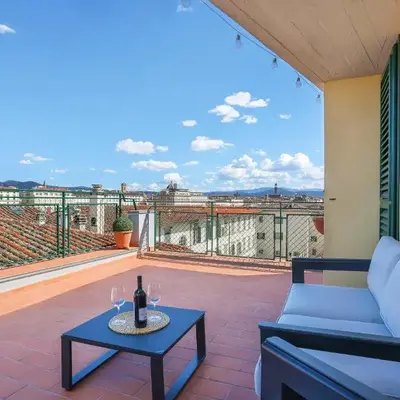 Penthouse with big terrace in Oltrarno
