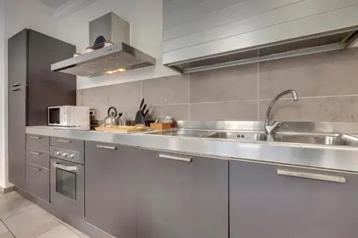 Cucina o angolo cottura di Santo Stefano Apartment by Mamo Florence