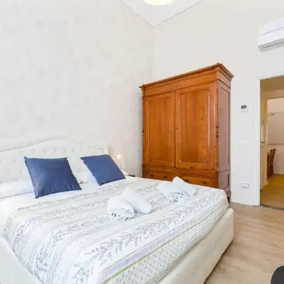 GuestHost - I Renai - Ponte delle Grazie Modern Apartment