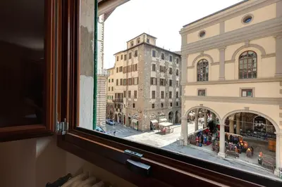 Vista generica su Firenze o vista sulla città dall'interno dell'appartamento