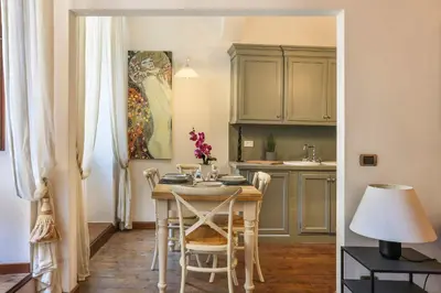Cucina o angolo cottura di Pontevecchio Stylish Apartment in Florence