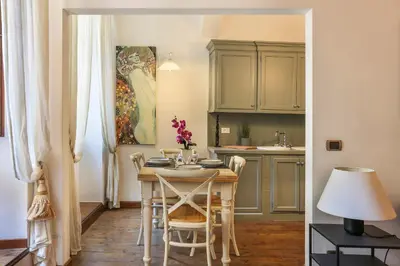 Cucina o angolo cottura di Pontevecchio Stylish Apartment in Florence