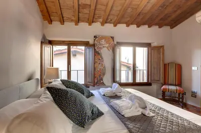 Letto o letti in una camera di Magazzini Apartment by Mamo Florence