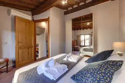 Letto o letti in una camera di Magazzini Apartment by Mamo Florence
