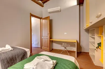 Letto o letti in una camera di Magazzini Apartment by Mamo Florence